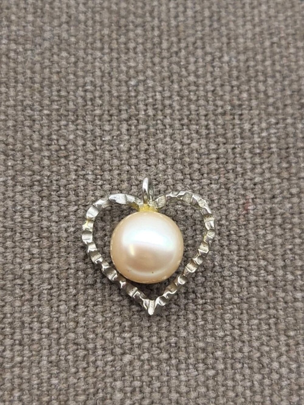 Lovely Vintage 14K White Gold Heart Pendant Love Mother Gift Estate Jewelry
